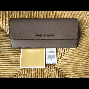 Michael Kors Jet Set Travel Flat wallet